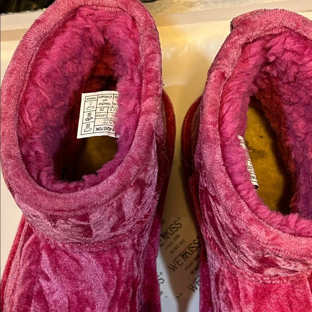 UGG Kids mini velvet hot Pink raspberry sorbet size 1 GUC